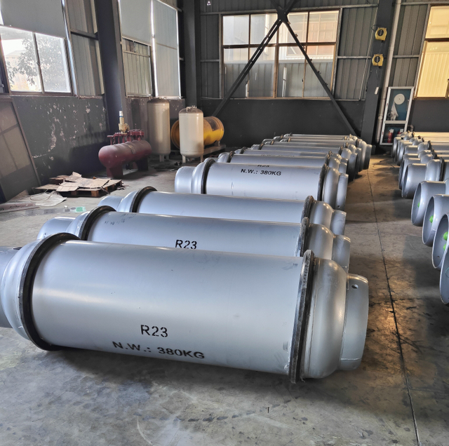 Frioflor Factory produce gas refrigerante R23 en un tanque de 380 kg de tonelada